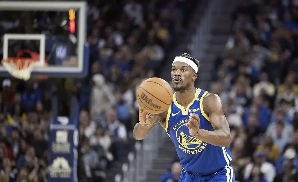 爱游戏官网勇士不断突破！，德罗巴连续二十场比赛得分超过出色发挥赢得满堂喝彩的简单介绍