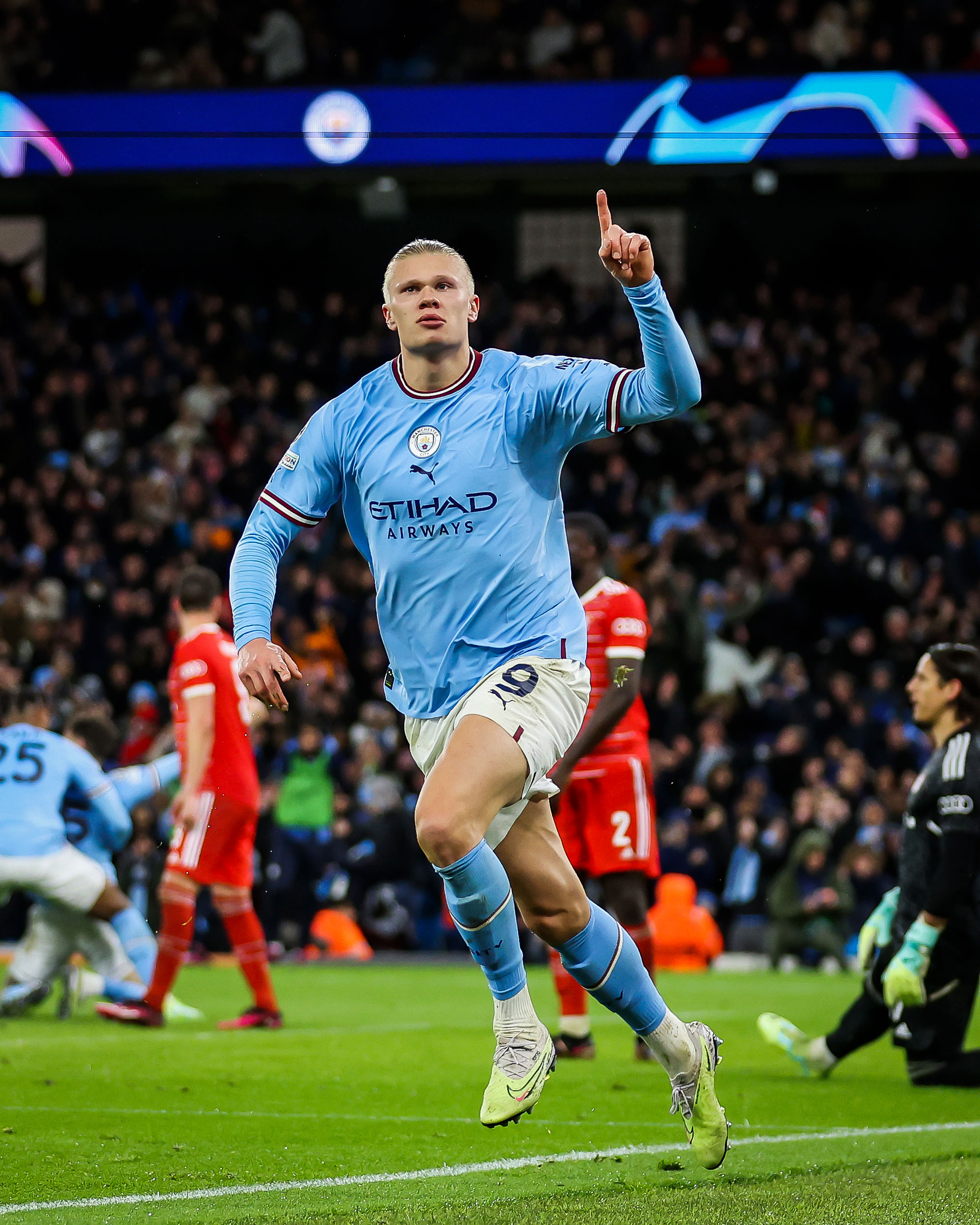 爱游戏娱乐哈兰德迎来十五赛季高光表现，老鹰球迷沸腾！的简单介绍