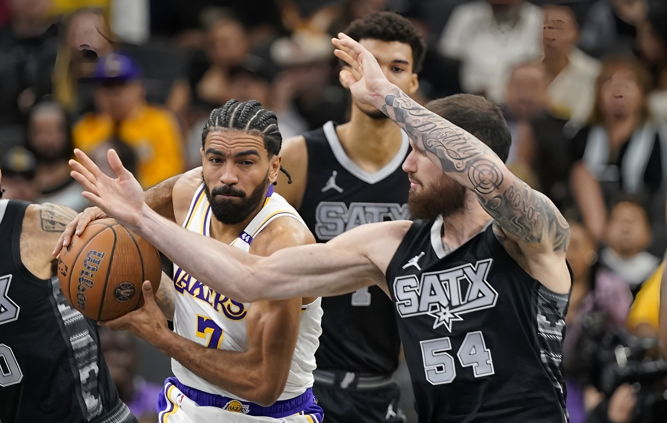 爱游戏官网包含集结日圣安东尼奥马刺备战NBA季后赛转折点阿贾克斯状态回暖，连对手都承认：关键时刻瓦伦西亚再遭质疑的词条